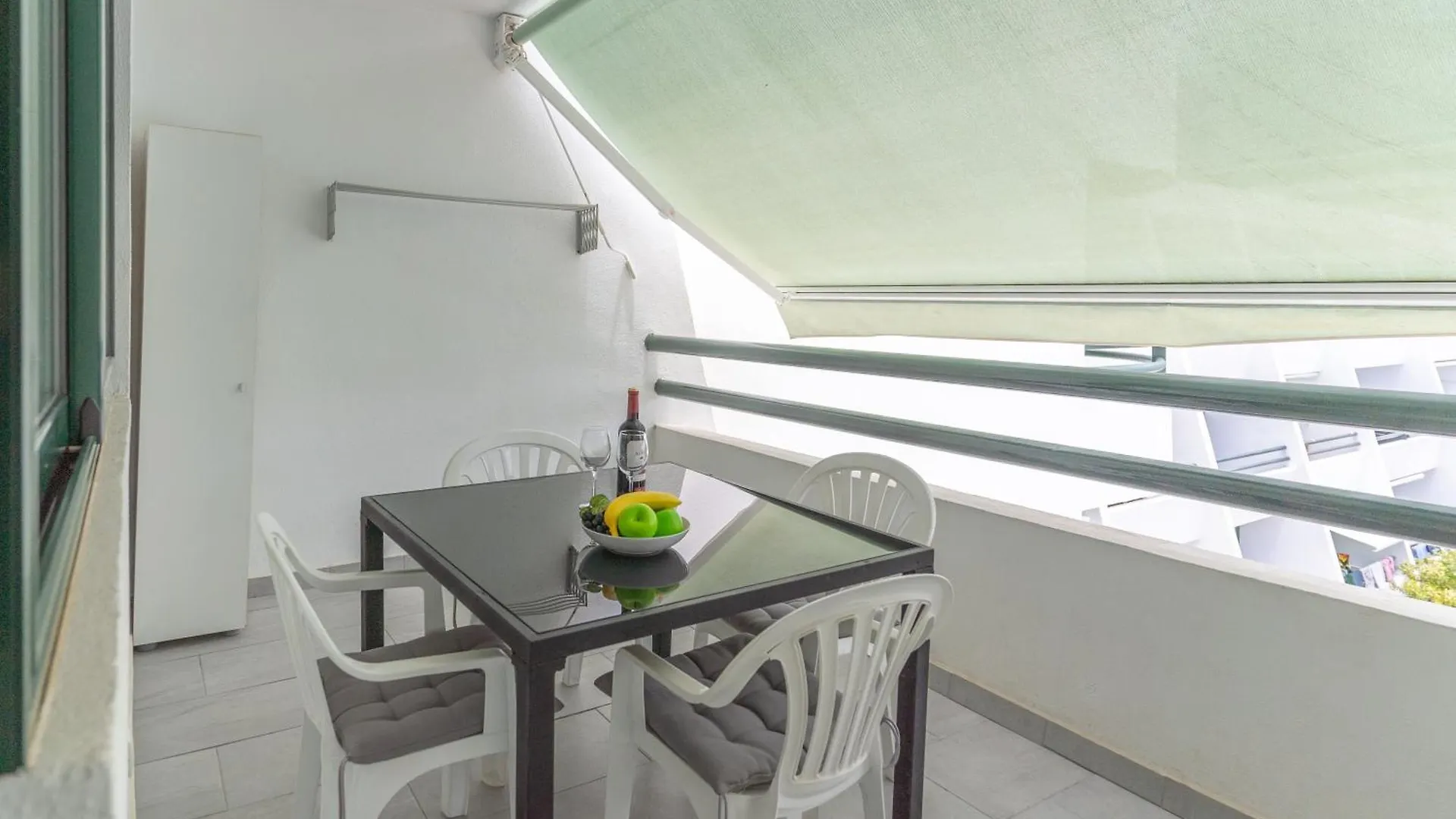 Go2Tenerife Apart'Teno Amazing Pool View & Near The Beach Плая-де-лас-Америкас 0*,