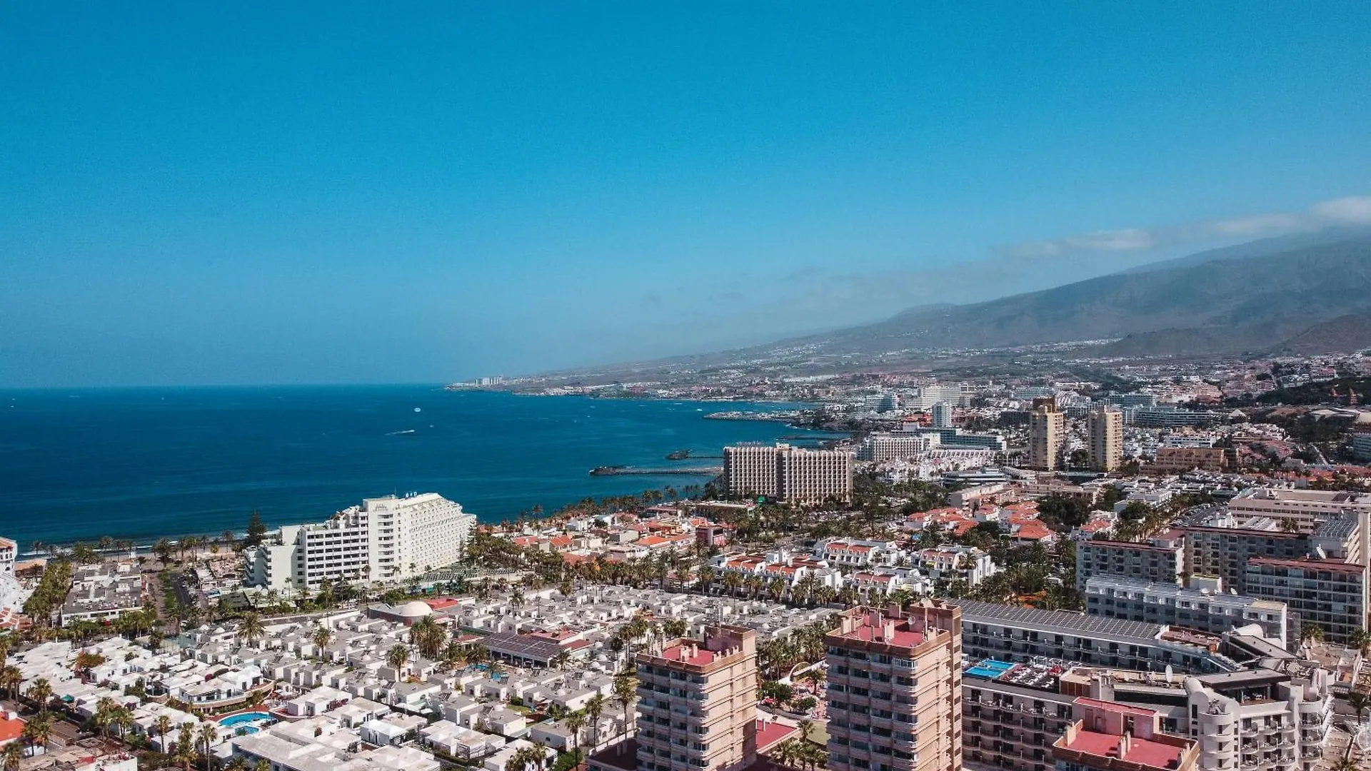 Апартаменты Go2Tenerife Apart'Teno Amazing Pool View & Near The Beach Плая-де-лас-Америкас